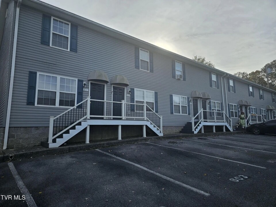 Laurel Brook Community in Johnson City, TN - Foto de edificio