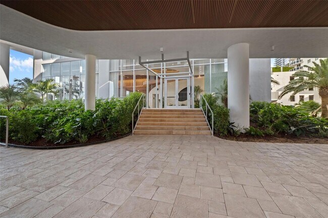 700 NE 24th St, Unit 5606 in Miami, FL - Building Photo - Building Photo