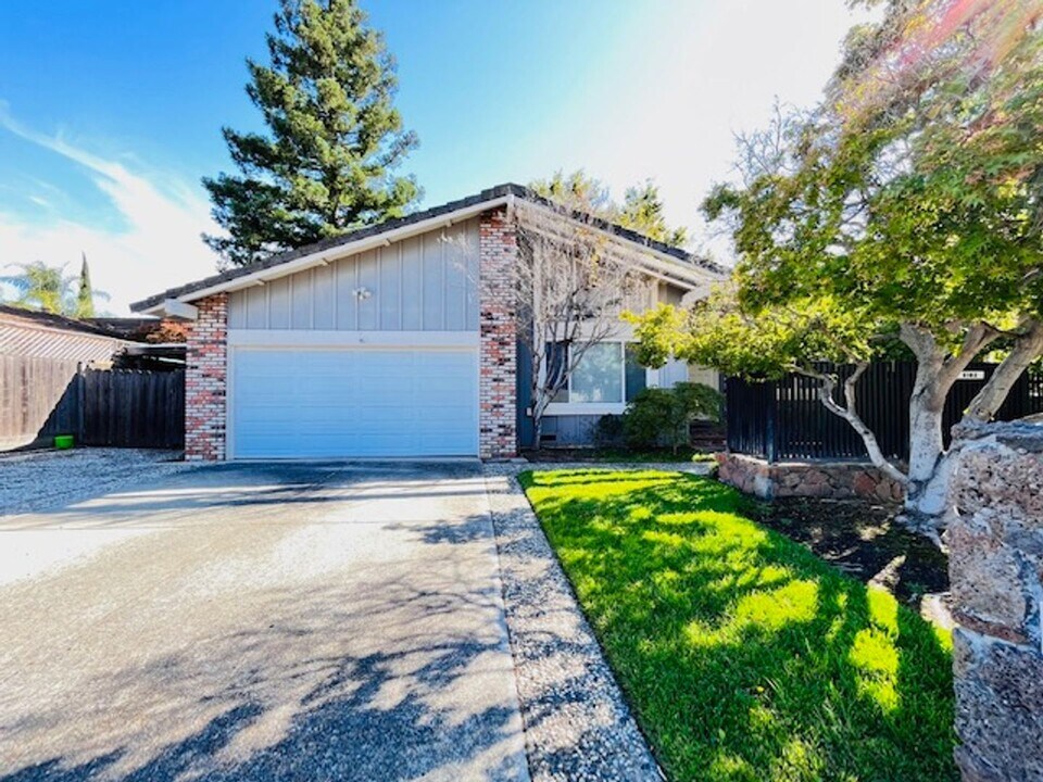 5182 Jomar Dr in Concord, CA - Building Photo