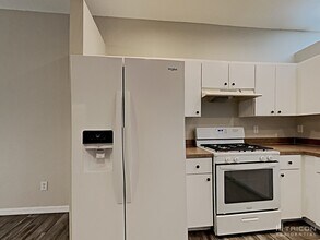 6705 Cambridge Park Dr in Apollo Beach, FL - Building Photo - Building Photo
