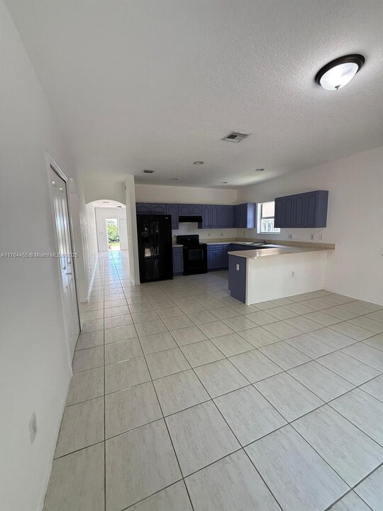 848 SW 7th St in Florida City, FL - Building Photo