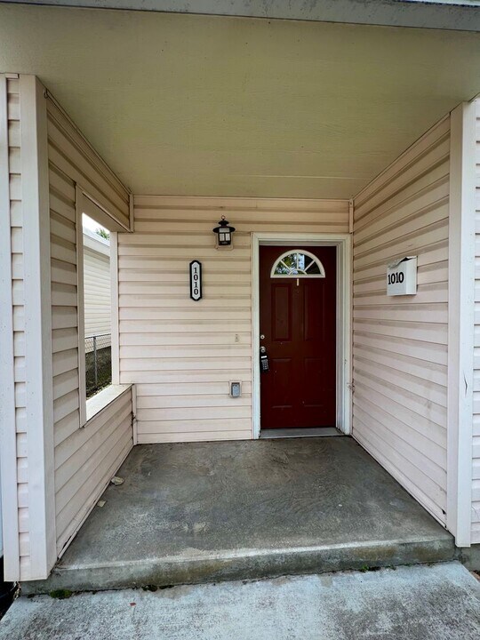 1008-1010 E Ermina Ave in Spokane, WA - Building Photo