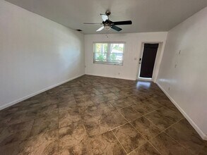 845 NE 37th St in Oakland Park, FL - Building Photo - Building Photo