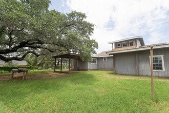 121 W Stonecastle Dr in Marble Falls, TX - Building Photo - Building Photo