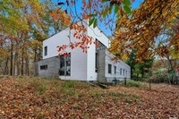 8200 Soundview Ave in Southold, NY - Foto de edificio - Building Photo