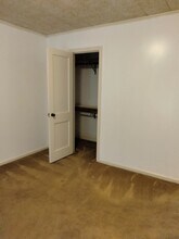 915 Bales Chapel Rd in Jamestown, NC - Building Photo - Building Photo