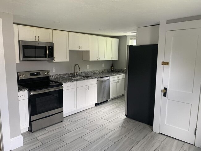 2 Marvin Ave in Franklin, MA - Building Photo - Building Photo