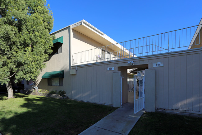 820 S Walnut Ave in Brea, CA - Building Photo - Building Photo