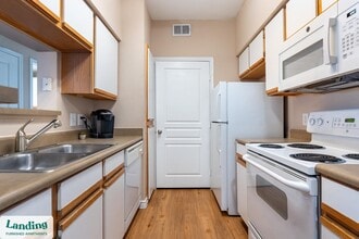 1501 Westpark View Dr in Fort Worth, TX - Building Photo - Building Photo
