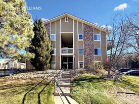 3012 S Ursula Cir in Aurora, CO - Building Photo