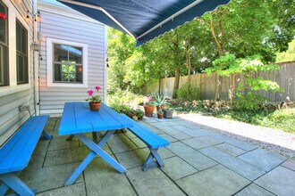 12 Burr Rd in Westport, CT - Building Photo - Building Photo