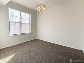 63 Boulder Dr in Edison, NJ - Foto de edificio - Building Photo