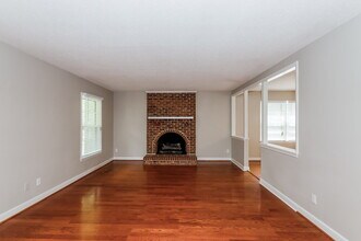 8400 Tifton Rd in Charlotte, NC - Foto de edificio - Building Photo