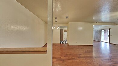 604 Bluegrass Ln in Yukon, OK - Building Photo - Building Photo