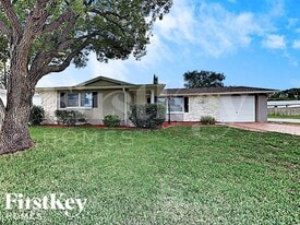 9220 Lido Ln in Port Richey, FL - Building Photo