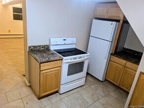 9 Hollowbrook Pl in Cortlandt Manor, NY - Building Photo - Building Photo