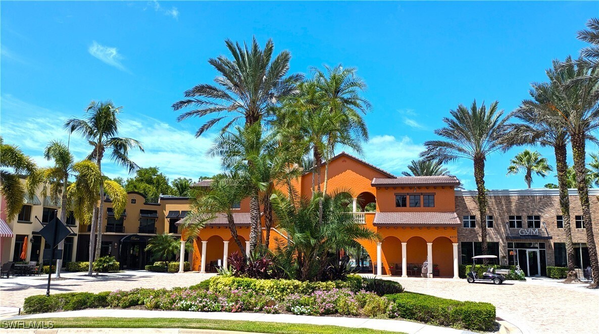 9055 Capistrano St N in Naples, FL - Building Photo