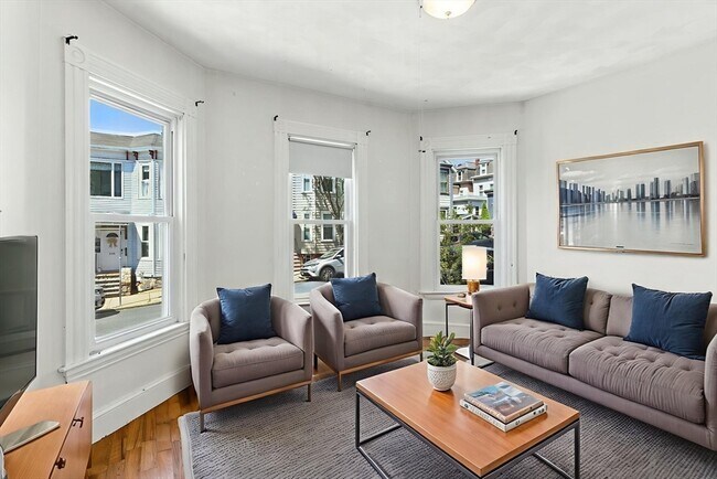 647 E 3rd St, Unit 1