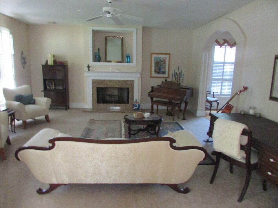 21036 Torrence Chapel Rd in Cornelius, NC - Building Photo