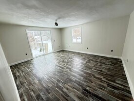 5009 Hopkins Rd in Liverpool, NY - Building Photo