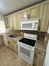 3390 Foxcroft Rd in Miramar, FL - Building Photo - Building Photo