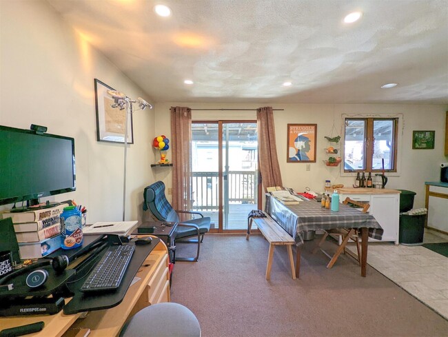 8 Evergreen Square, Unit 2 in Somerville, MA - Building Photo - Building Photo