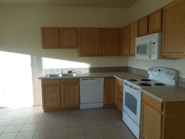 516-518 SE Duke St in Madras, OR - Building Photo - Building Photo