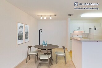 313 Avalon Cir in Smithtown, NY - Building Photo - Building Photo