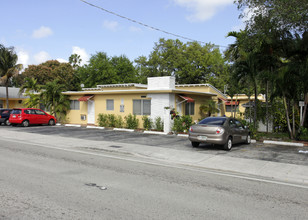 Mass Apartments in North Miami, FL - Foto de edificio - Building Photo