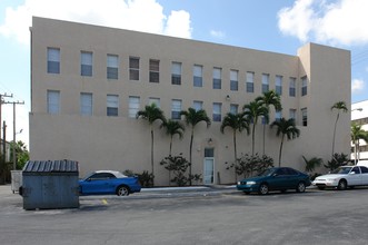 2716 S Dixie Hwy in West Palm Beach, FL - Building Photo - Building Photo