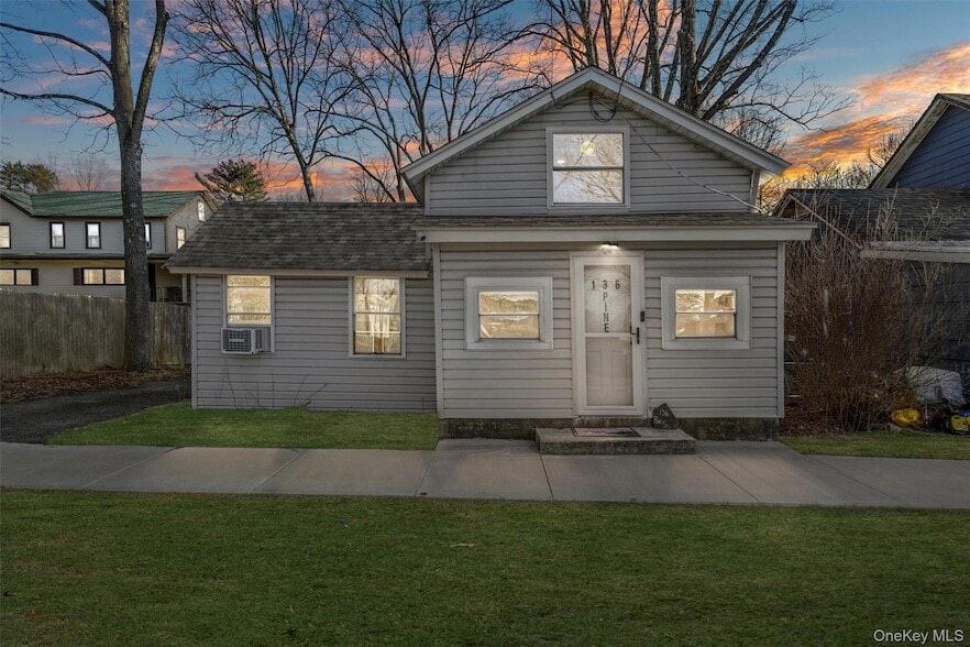 136 Pine St in Wurtsboro, NY - Building Photo