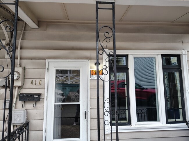 property at 416 W Poplar St