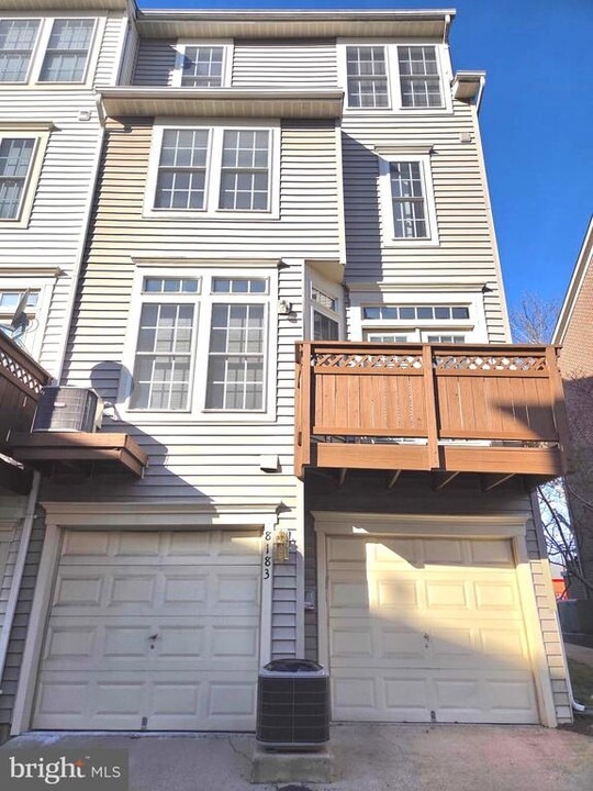 8183 Skelton Cir in Falls Church, VA - Building Photo