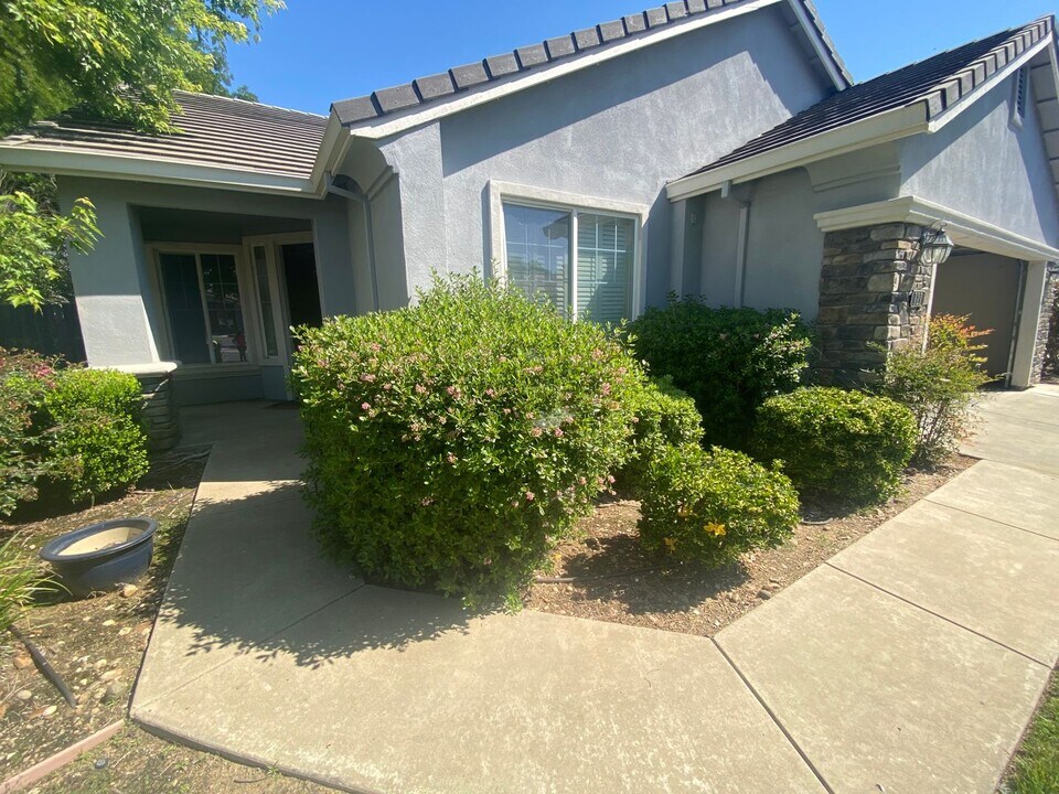121 Gold Nugget Dr in Valley Springs, CA - Building Photo