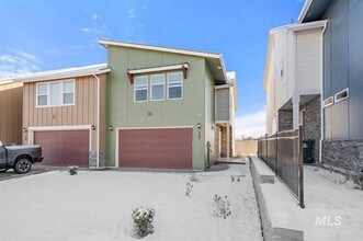 352 N Tessa Ln in Meridian, ID - Building Photo - Building Photo
