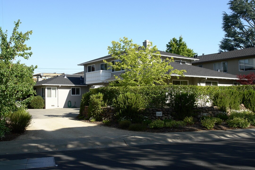 260 Linfield Dr in Menlo Park, CA - Building Photo