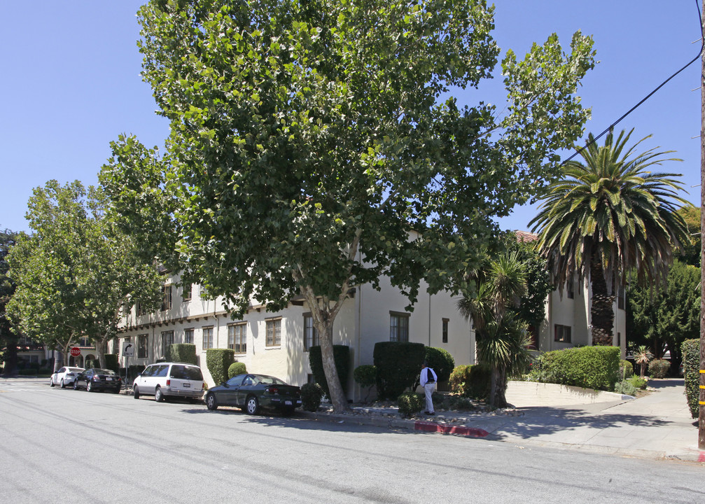 Mission Court Apartments in San Jose, CA - Building Photo