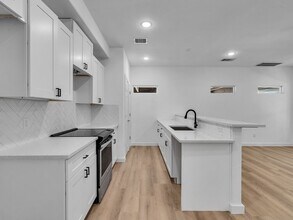 8627 Homewood Ln in Houston, TX - Building Photo - Building Photo