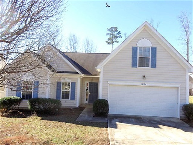 12324 Summer Creek Ln in Charlotte, NC - Building Photo