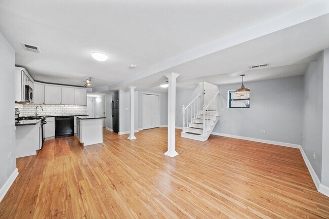 2642 N Sacramento Ave in Chicago, IL - Building Photo - Building Photo