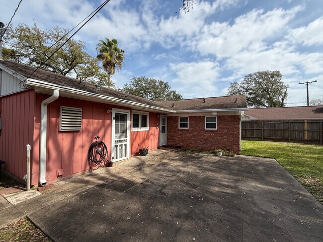 7 Maple Ln in Galveston, TX - Building Photo - Building Photo