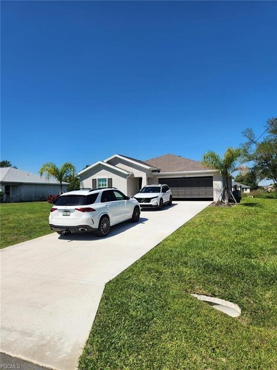 424 Progress Ave in Lehigh Acres, FL - Building Photo