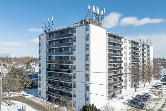 739 Birchmount Rd in Toronto, ON - Building Photo - Building Photo