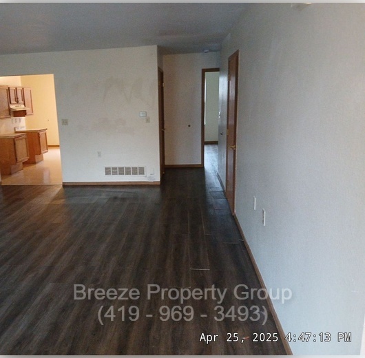 property at 1863 N Erie St