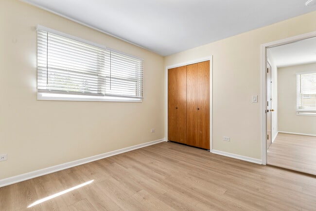 6617 N Northwest Hwy in Chicago, IL - Building Photo - Building Photo