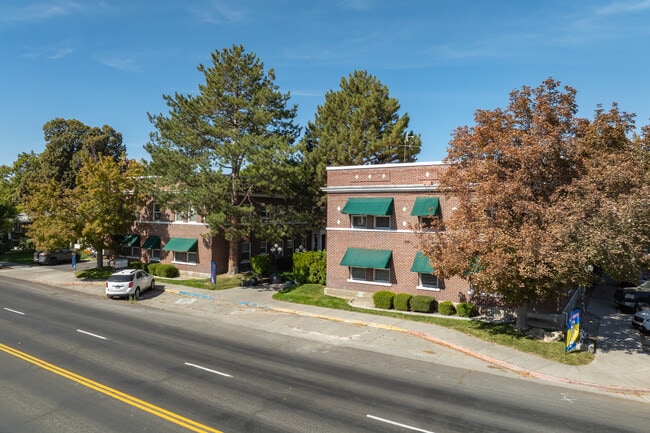 Courtyard Apartments in Twin Falls, ID - Foto de edificio - Building Photo