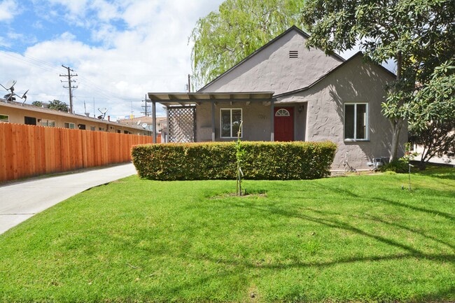 179 W Spazier Ave in Burbank, CA - Building Photo - Building Photo
