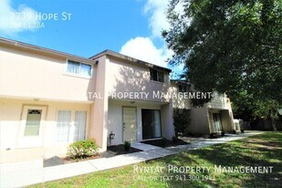 2739 Hope St in Sarasota, FL - Building Photo