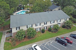 Colonial Parke Apartments