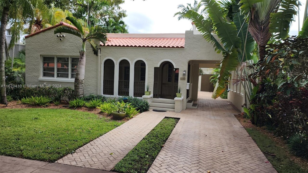 422 Majorca Ave in Coral Gables, FL - Building Photo